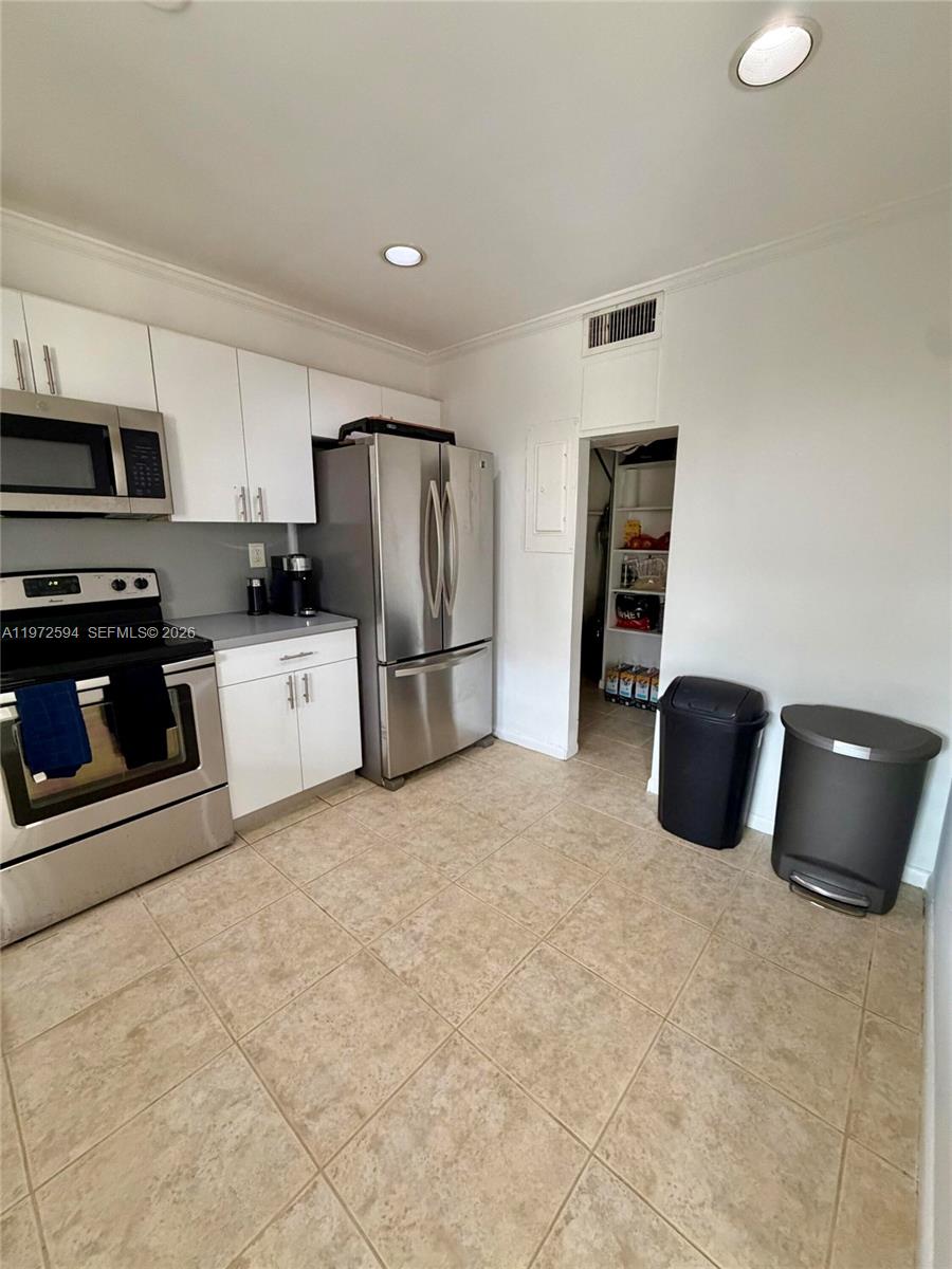 KENDALE LAKES TOWNHOUSE C - Residential