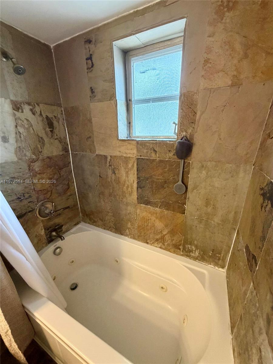 KENDALE LAKES TOWNHOUSE C - Residential