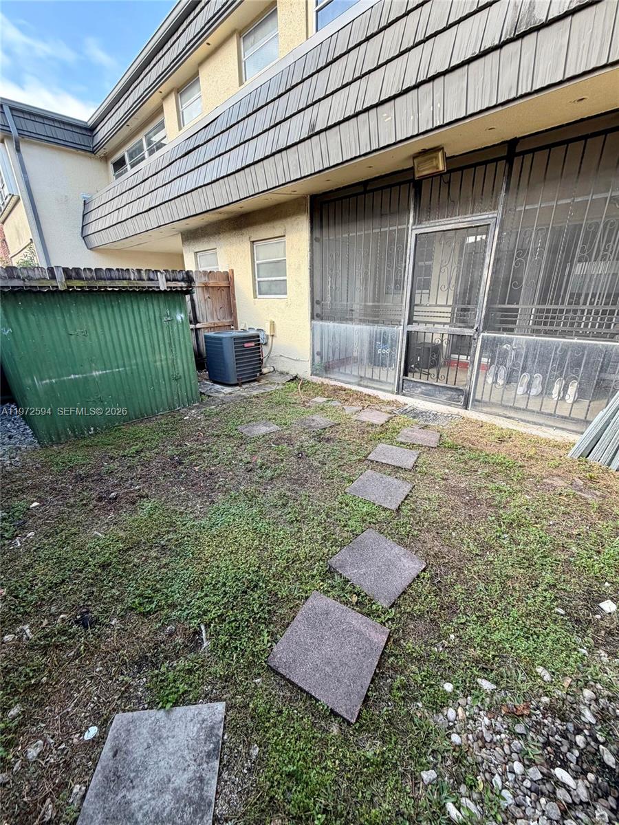 KENDALE LAKES TOWNHOUSE C - Residential