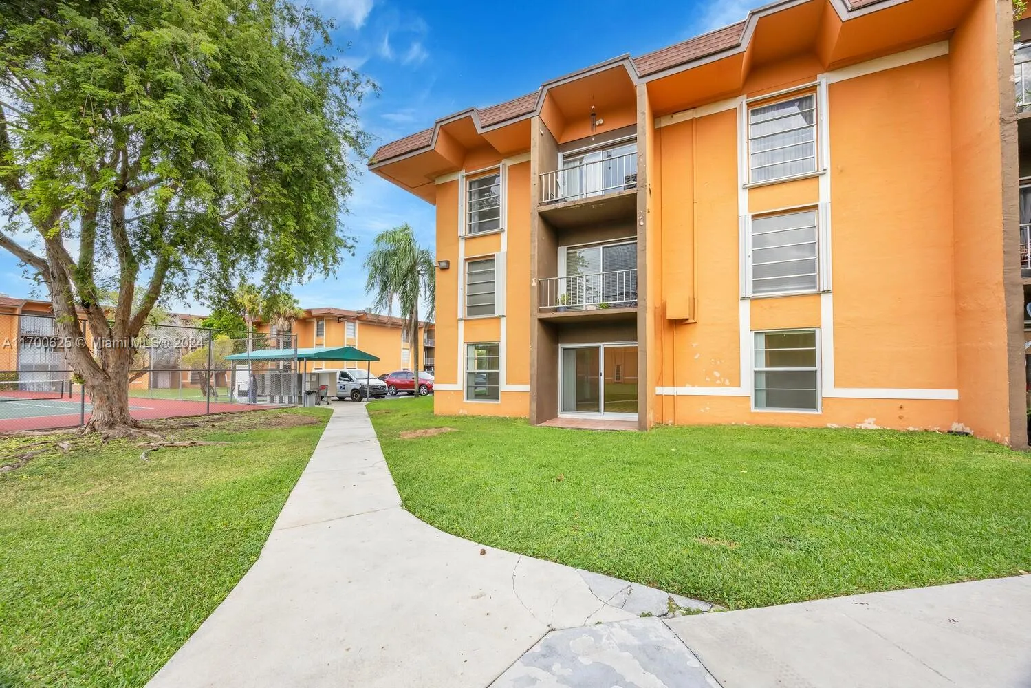 Miami, Florida 33173, United States, 2 Bedrooms Bedrooms, ,2 BathroomsBathrooms,Residential,Pending,30005