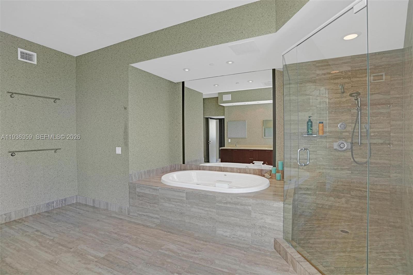 TDR TOWER III CONDO - Residential