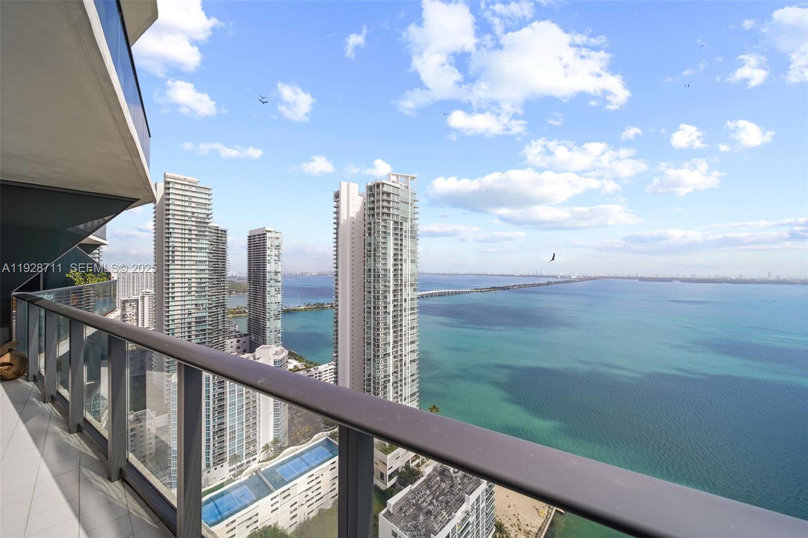 ICON BAY CONDO - Residential