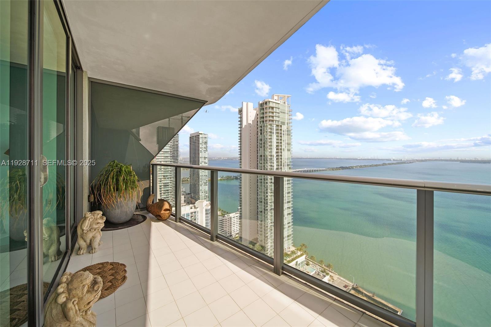 ICON BAY CONDO - Residential