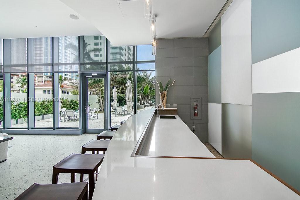 ICON BAY CONDO - Residential