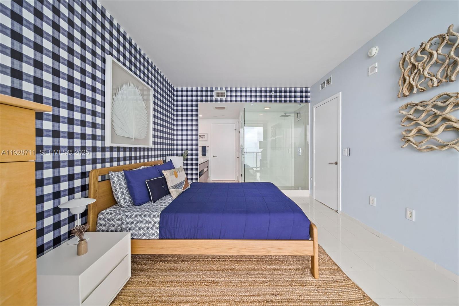 ICON BAY CONDO - Residential