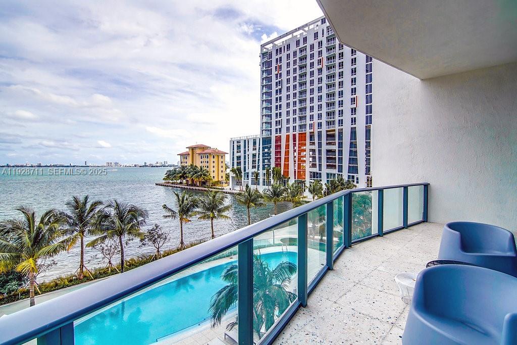 ICON BAY CONDO - Residential