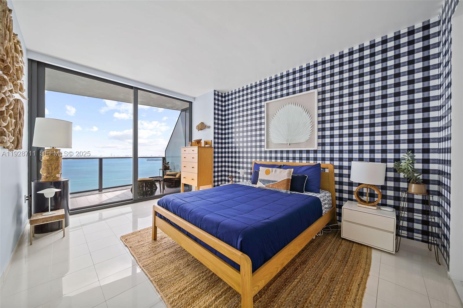 ICON BAY CONDO - Residential