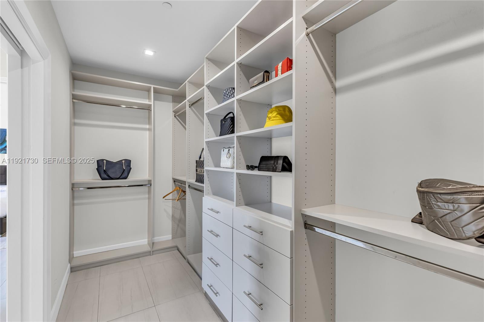 SEASIDE VILLAGE WEST COND - Residential