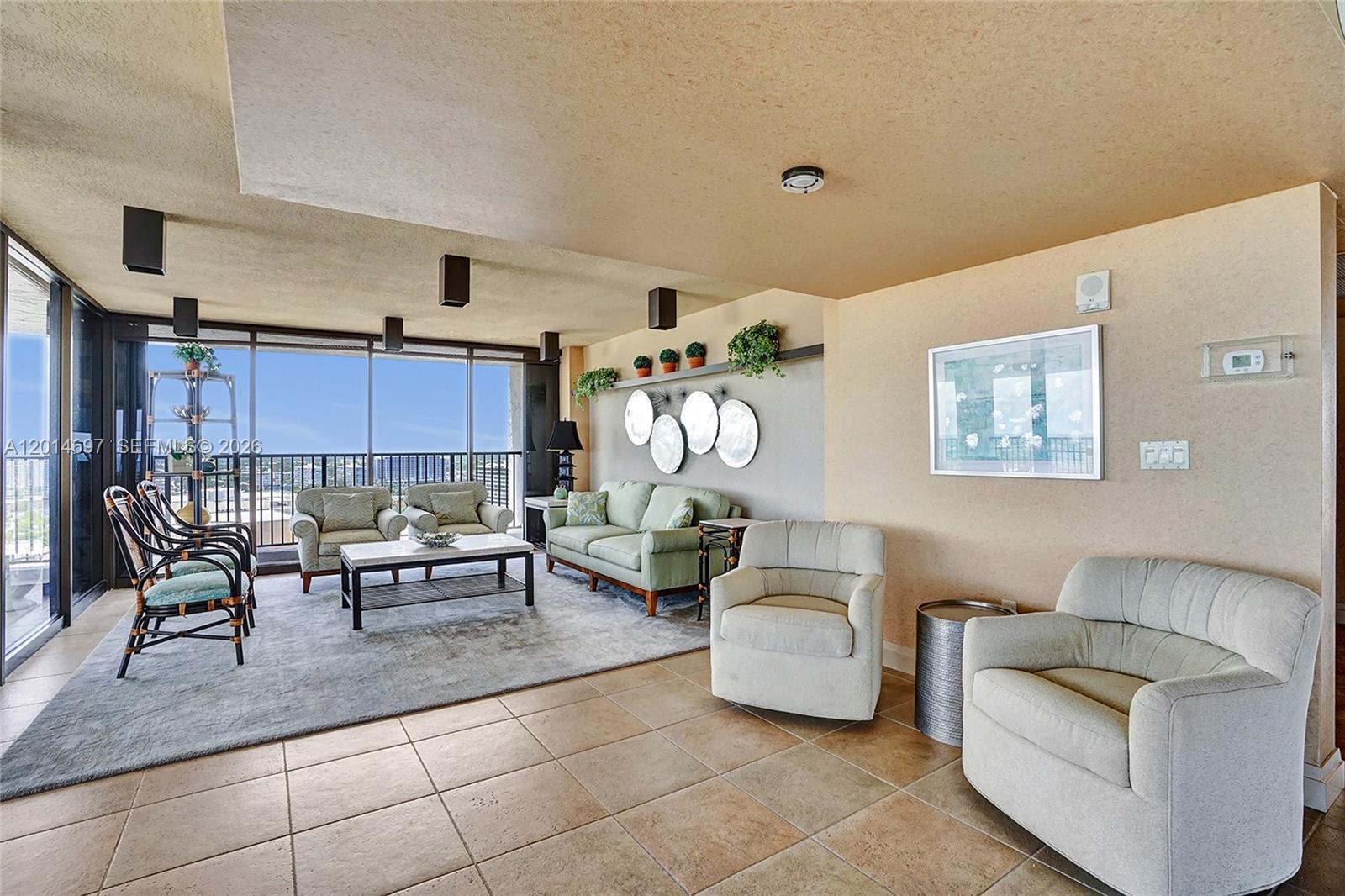 CORINTHIAN ON THE INTRACO - Residential
