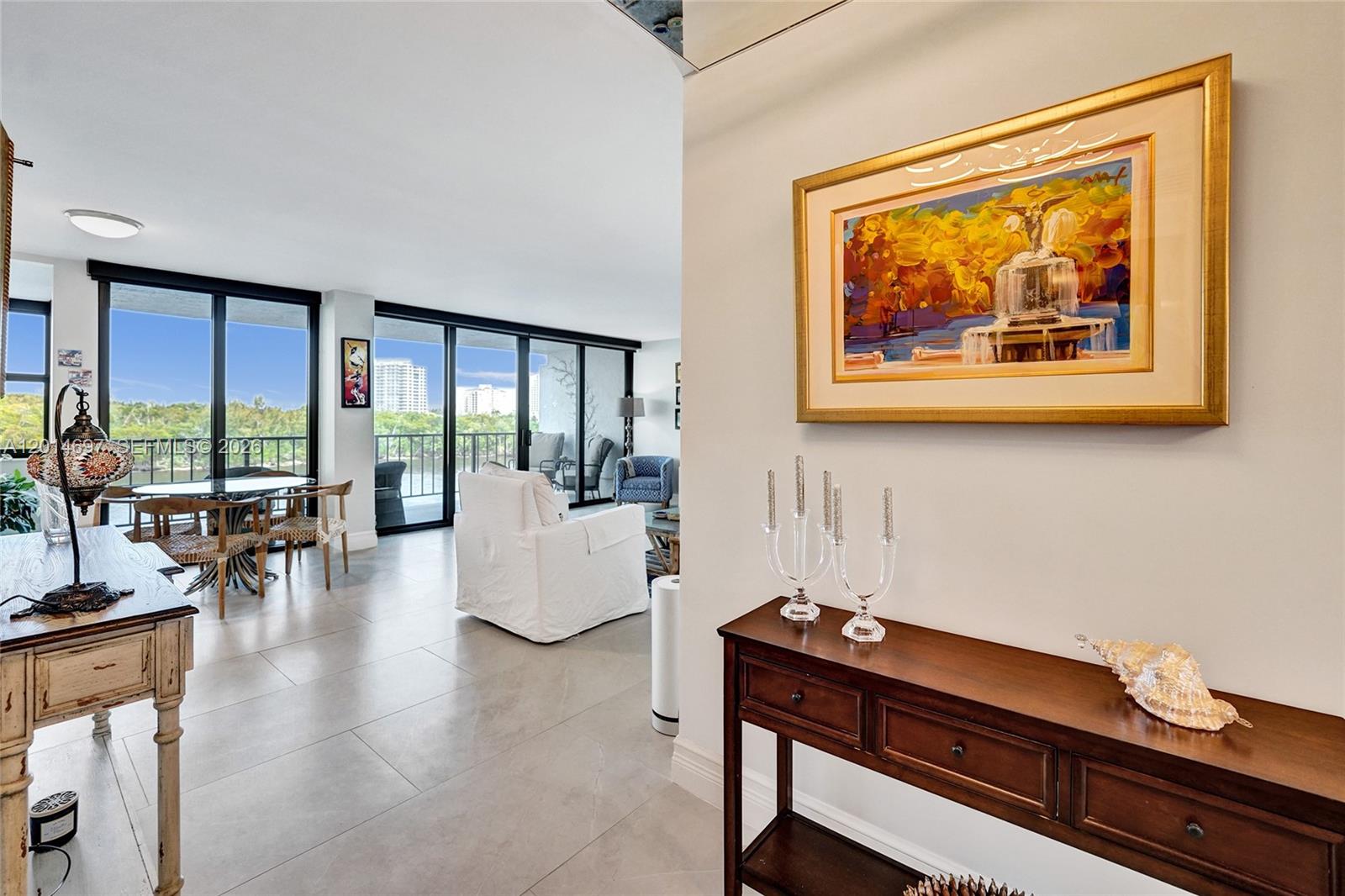 CORINTHIAN ON THE INTRACO - Residential