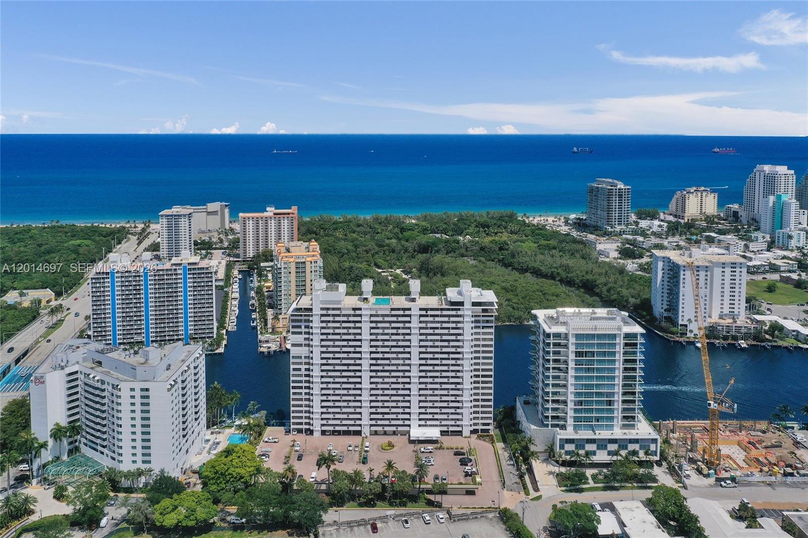 CORINTHIAN ON THE INTRACO - Residential