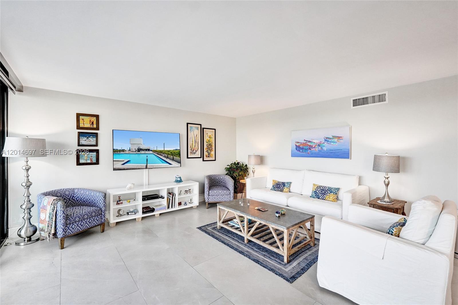 CORINTHIAN ON THE INTRACO - Residential
