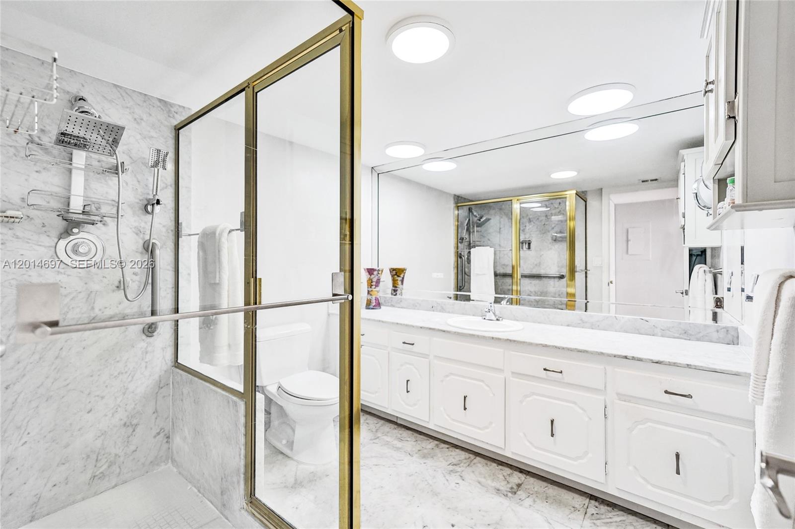 CORINTHIAN ON THE INTRACO - Residential
