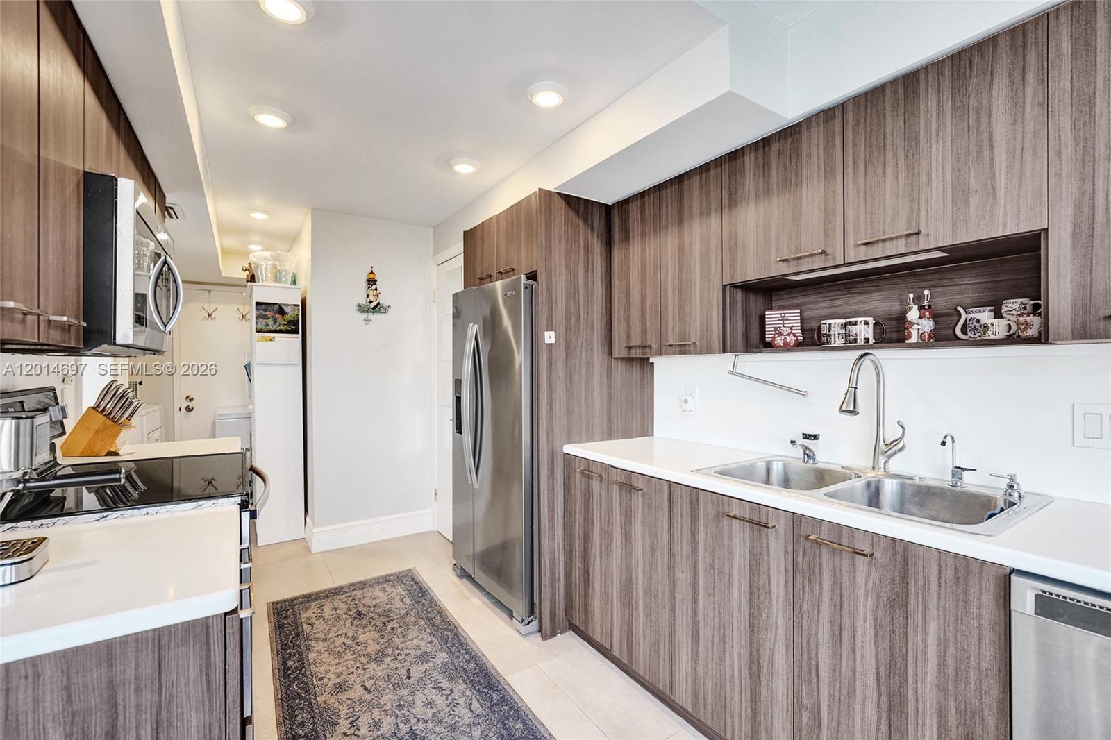 CORINTHIAN ON THE INTRACO - Residential