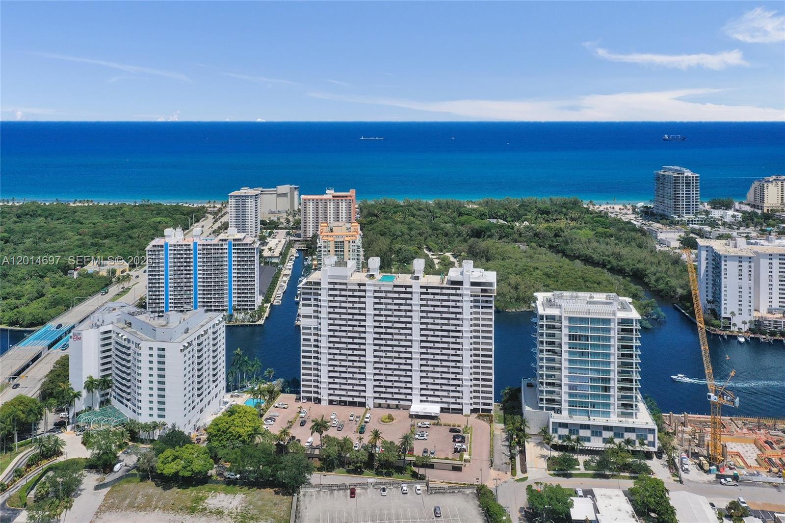 CORINTHIAN ON THE INTRACO - Residential