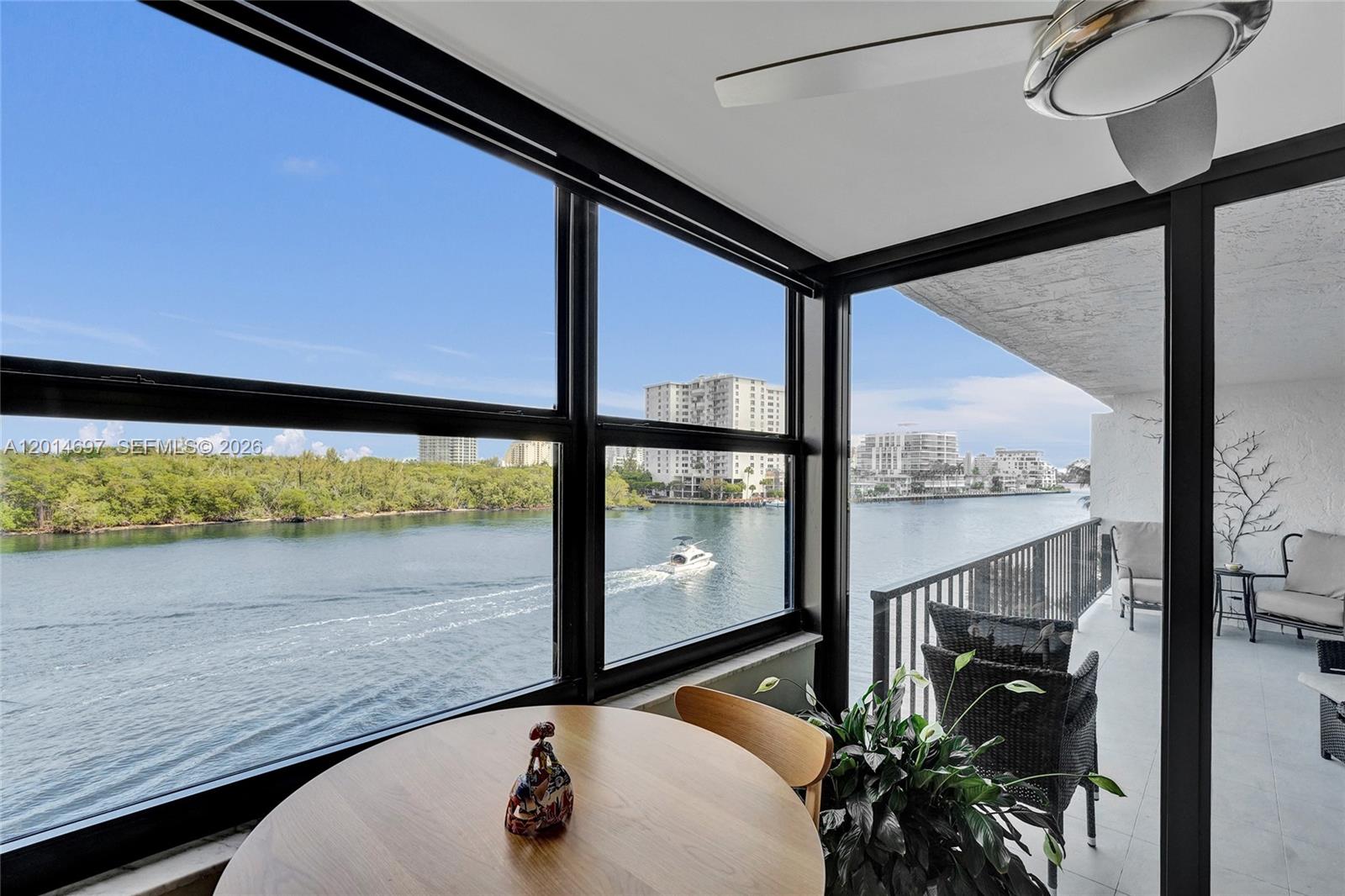 CORINTHIAN ON THE INTRACO - Residential