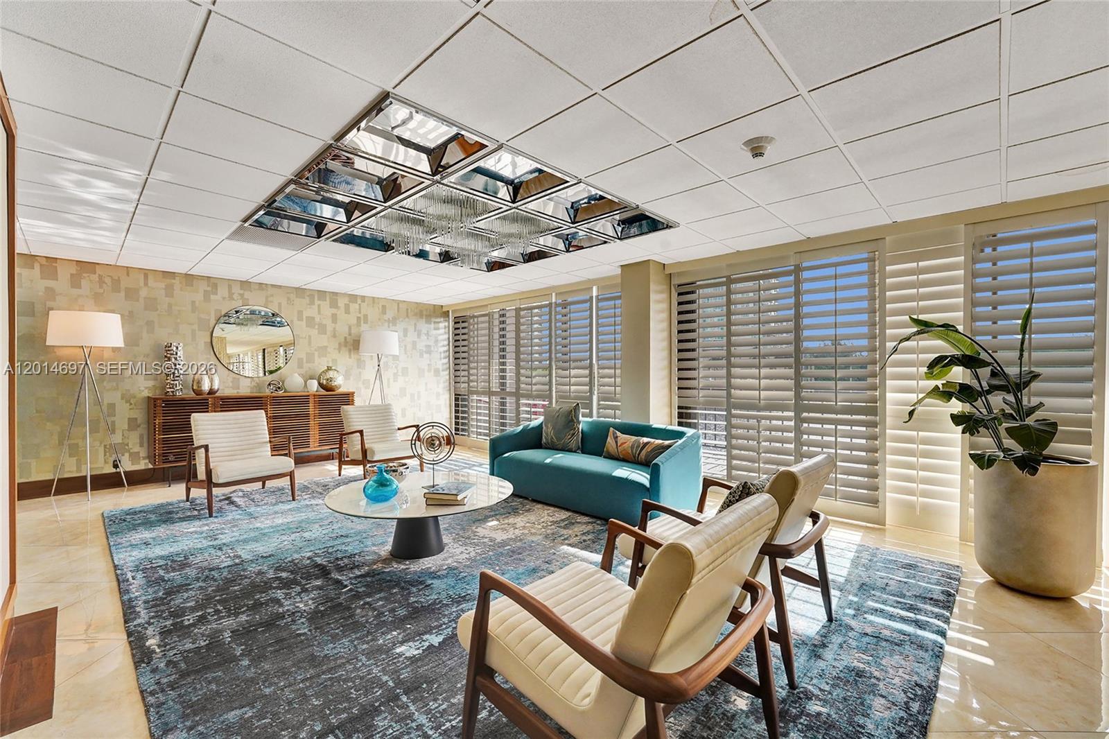 CORINTHIAN ON THE INTRACO - Residential