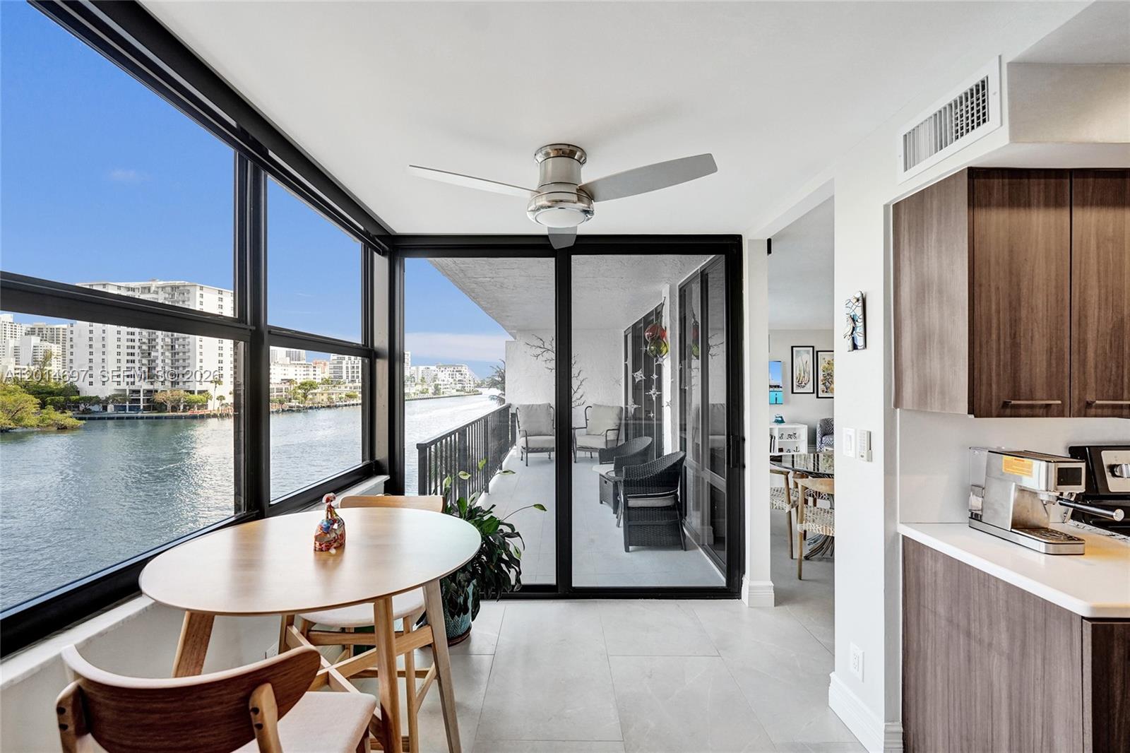 CORINTHIAN ON THE INTRACO - Residential
