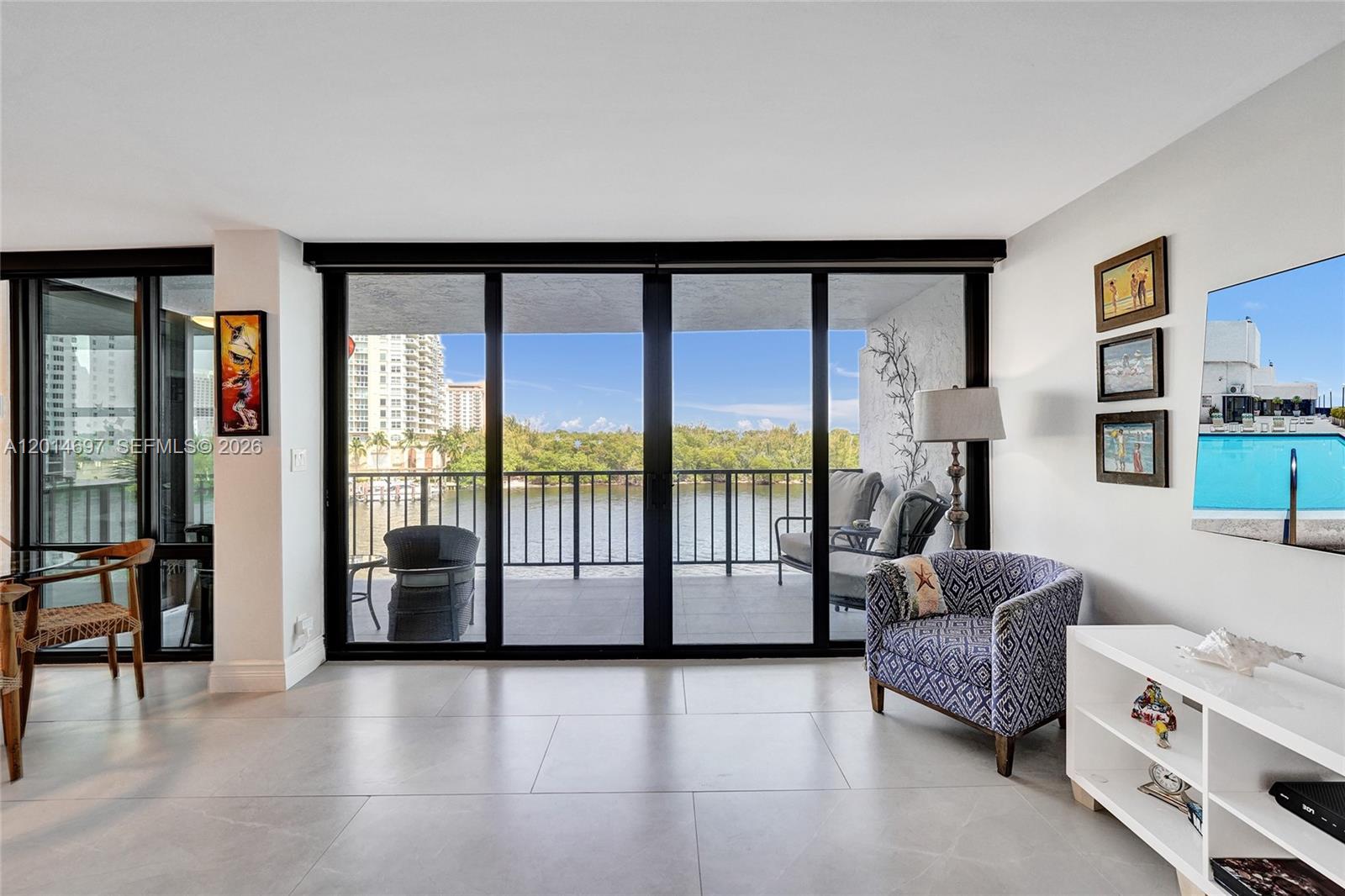 CORINTHIAN ON THE INTRACO - Residential