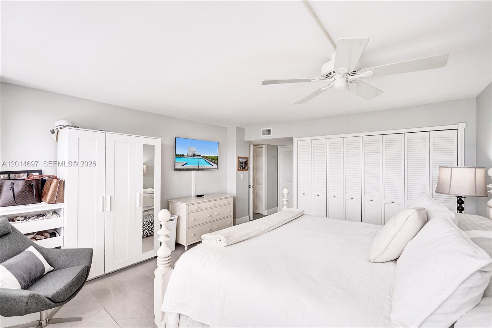 CORINTHIAN ON THE INTRACO - Residential