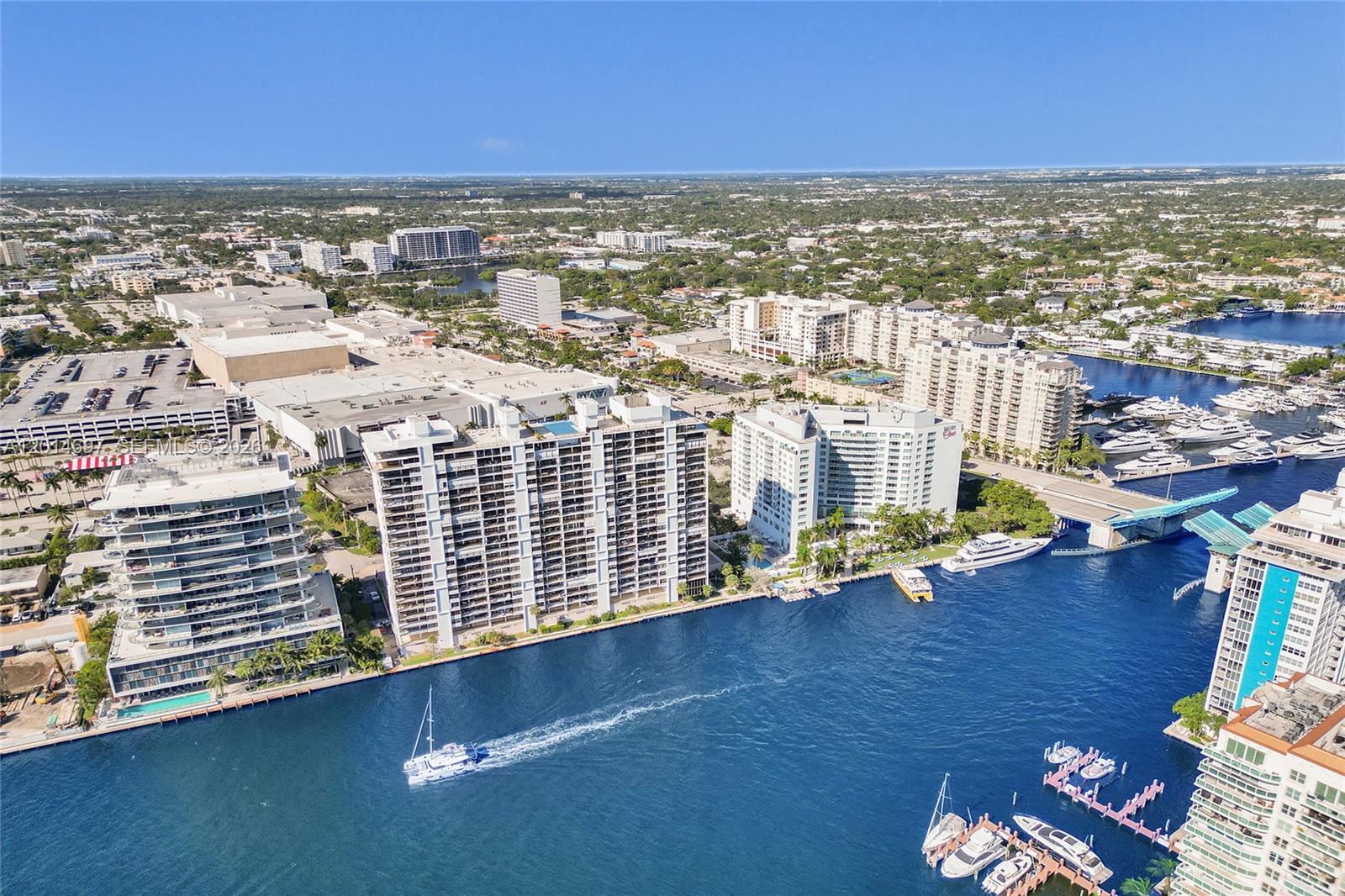 CORINTHIAN ON THE INTRACO - Residential