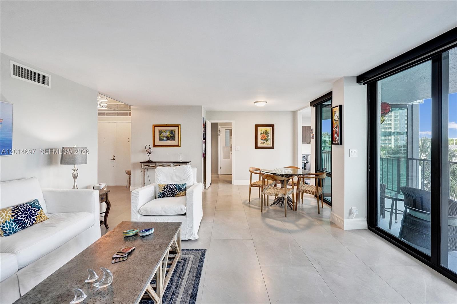 CORINTHIAN ON THE INTRACO - Residential