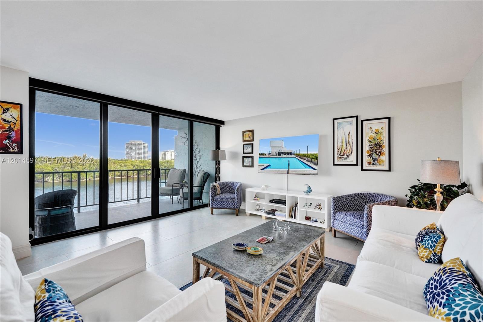 CORINTHIAN ON THE INTRACO - Residential