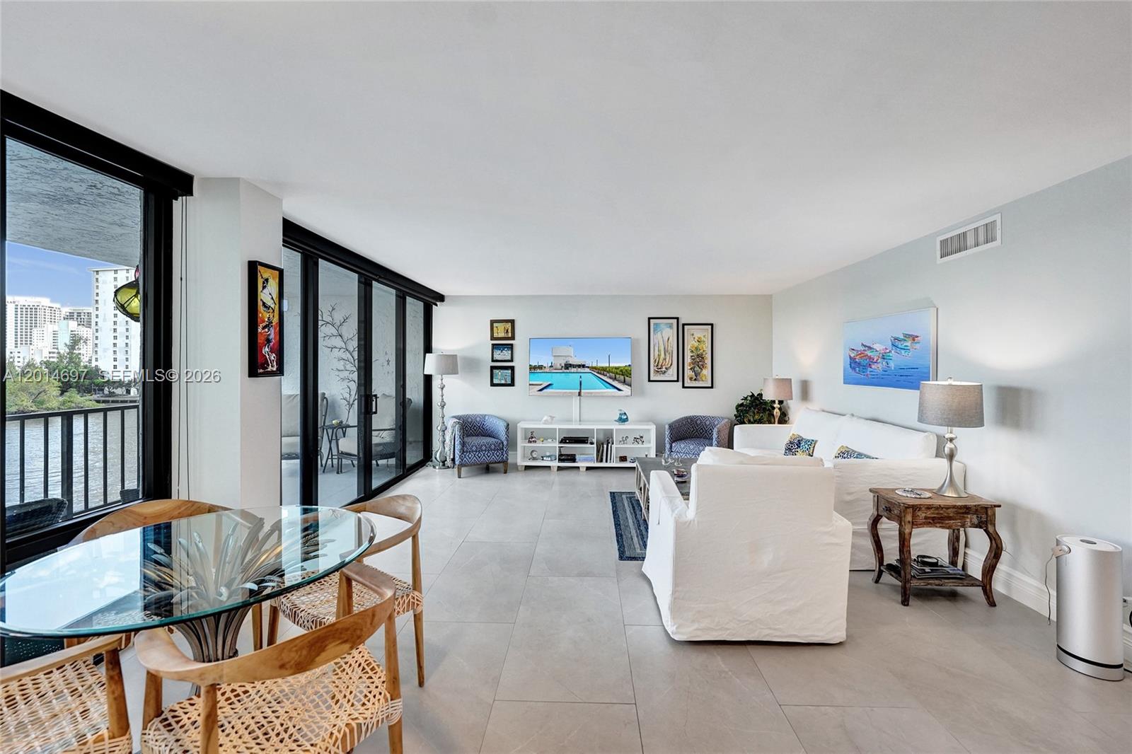 CORINTHIAN ON THE INTRACO - Residential