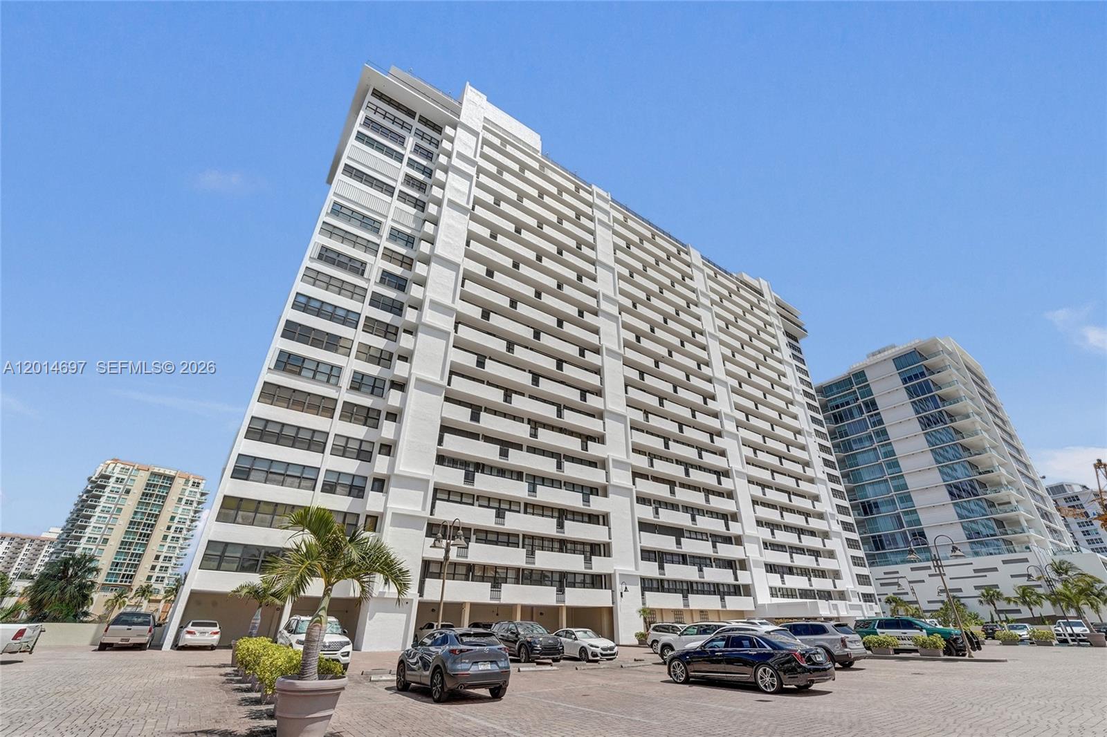 CORINTHIAN ON THE INTRACO - Residential