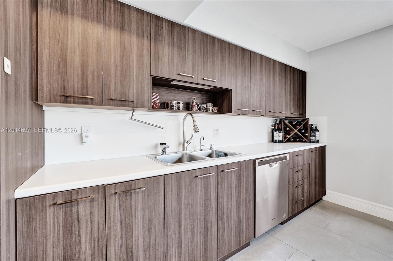CORINTHIAN ON THE INTRACO - Residential