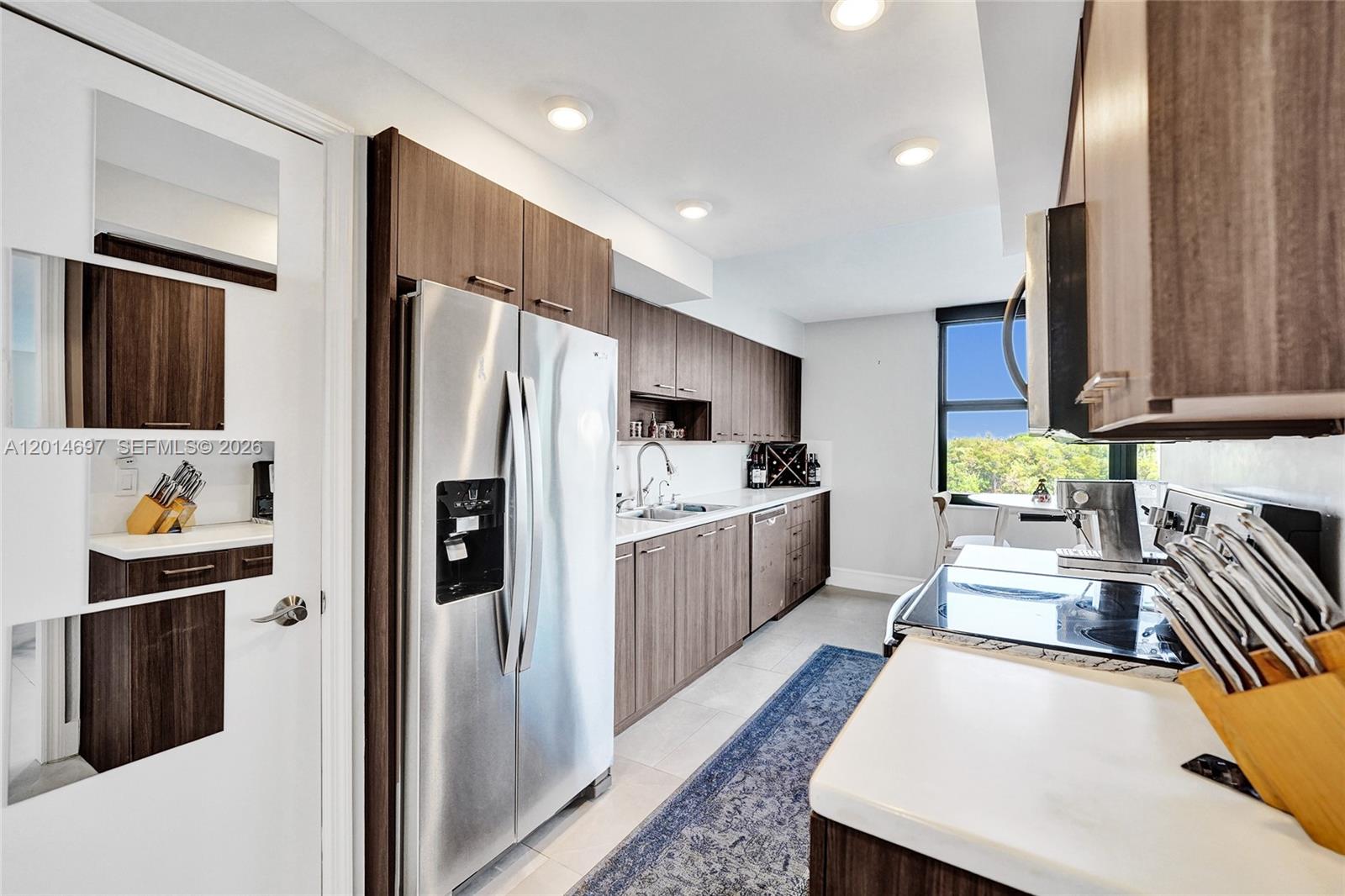 CORINTHIAN ON THE INTRACO - Residential