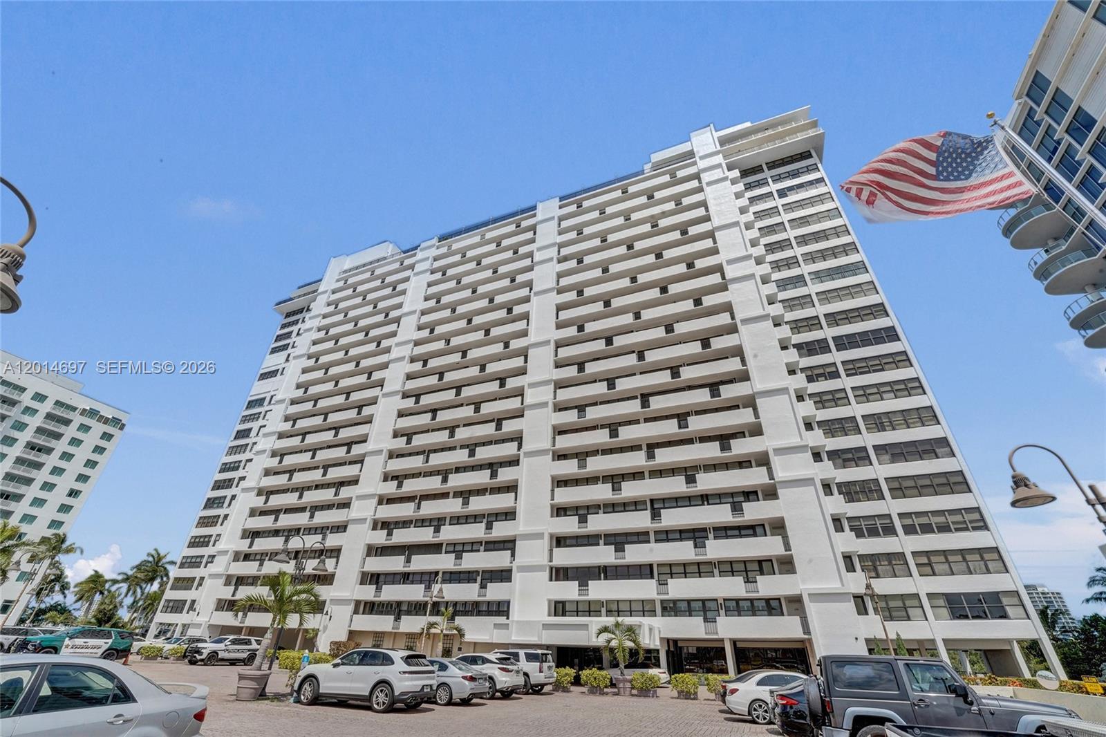 CORINTHIAN ON THE INTRACO - Residential