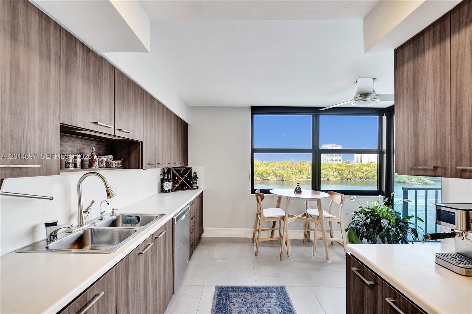 CORINTHIAN ON THE INTRACO - Residential