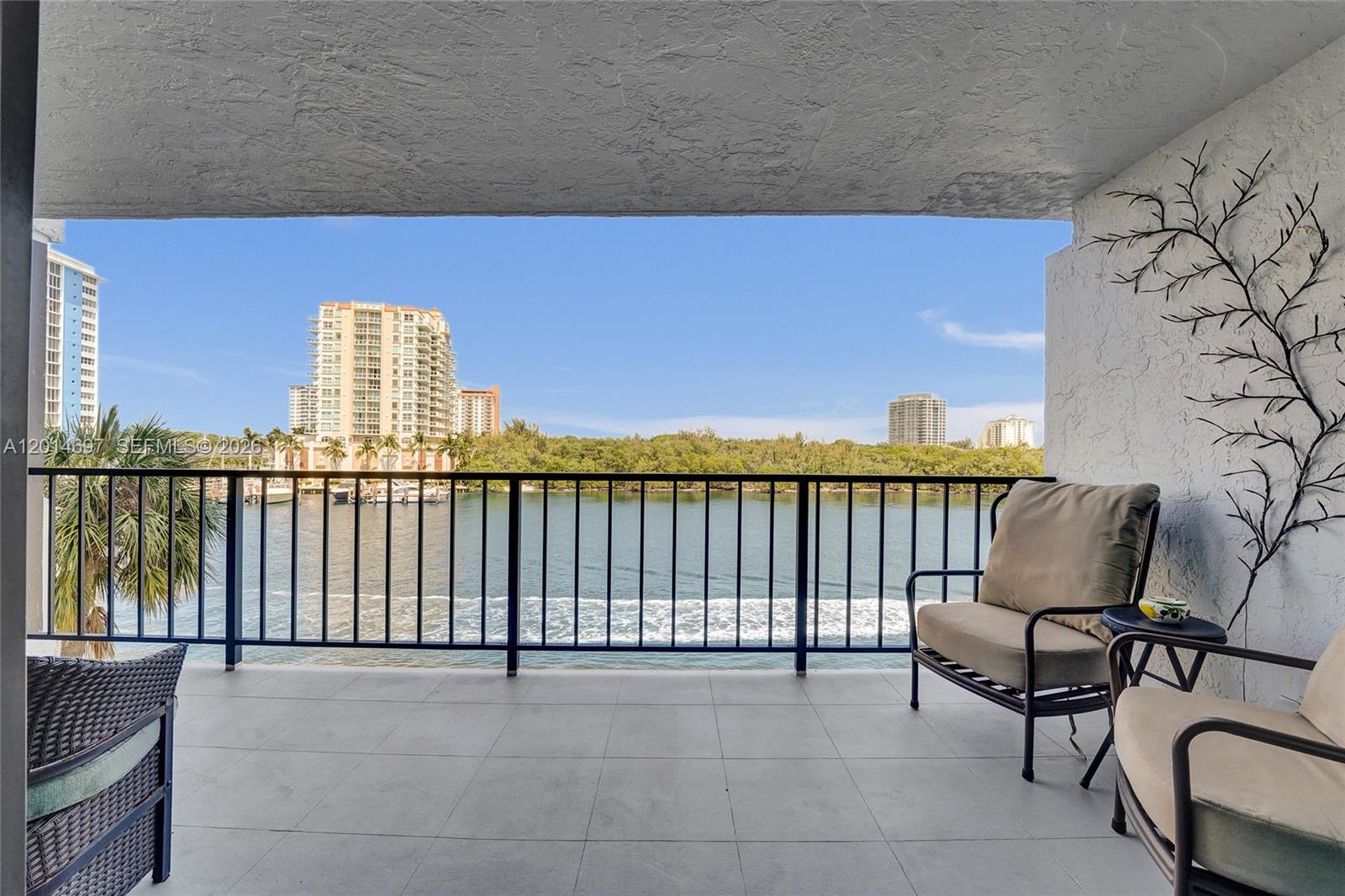 CORINTHIAN ON THE INTRACO - Residential