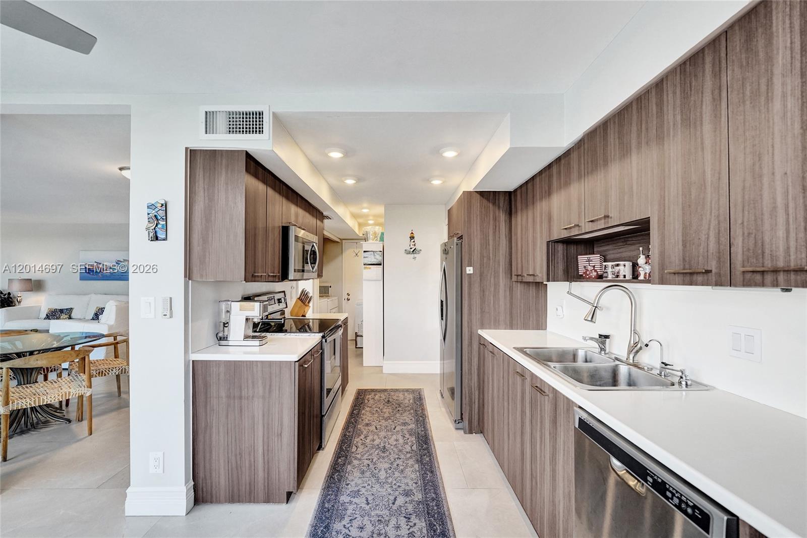 CORINTHIAN ON THE INTRACO - Residential