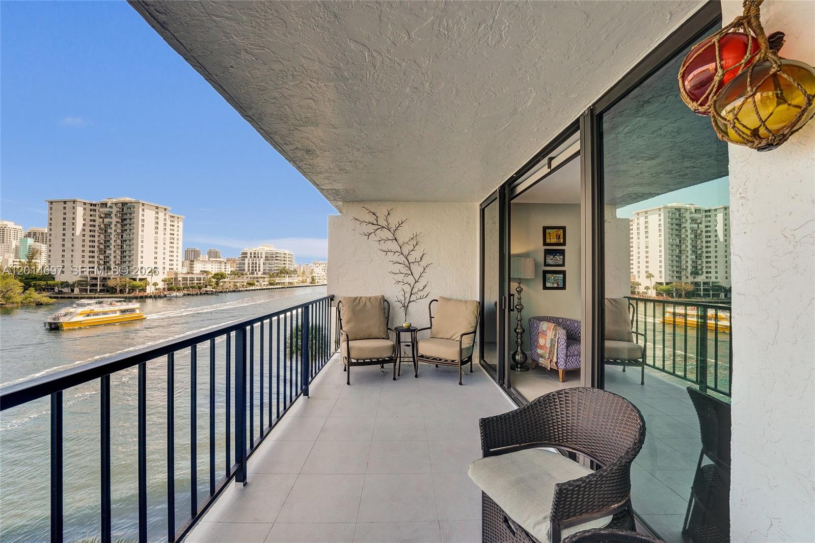 CORINTHIAN ON THE INTRACO - Residential