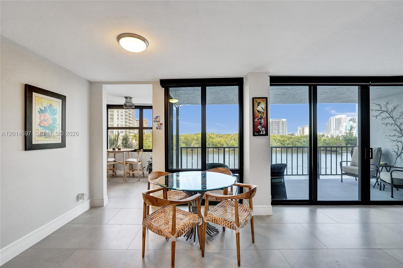 CORINTHIAN ON THE INTRACO - Residential