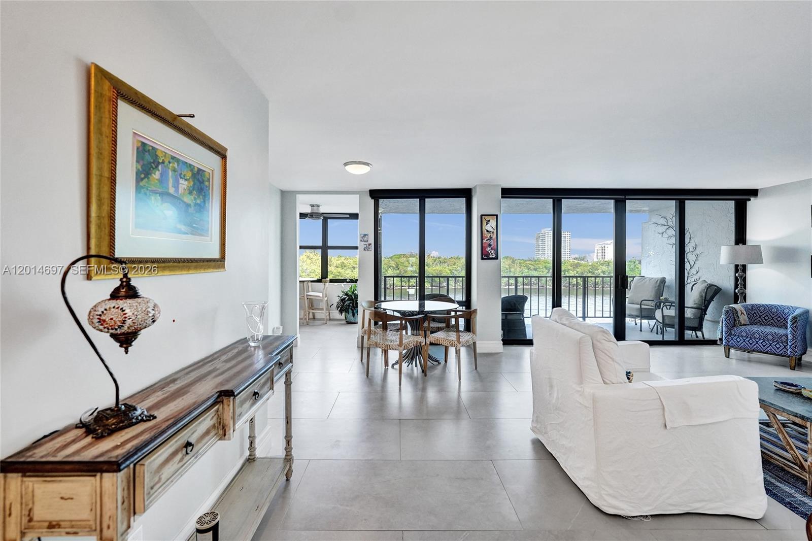 CORINTHIAN ON THE INTRACO - Residential