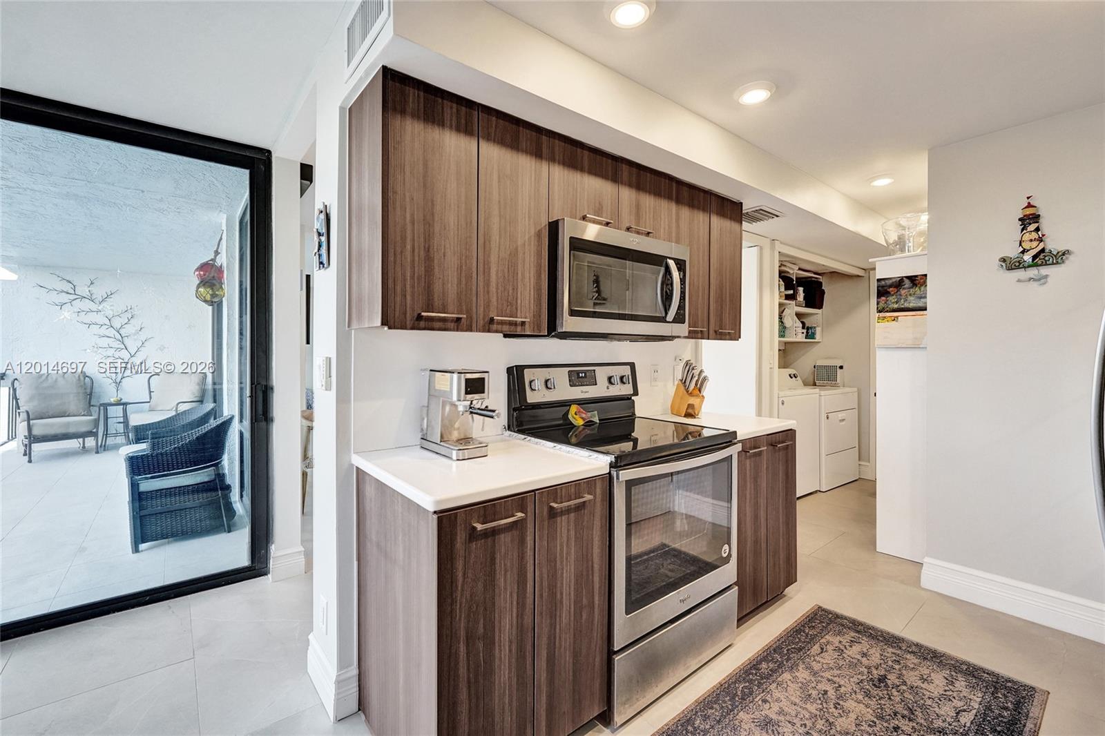 CORINTHIAN ON THE INTRACO - Residential