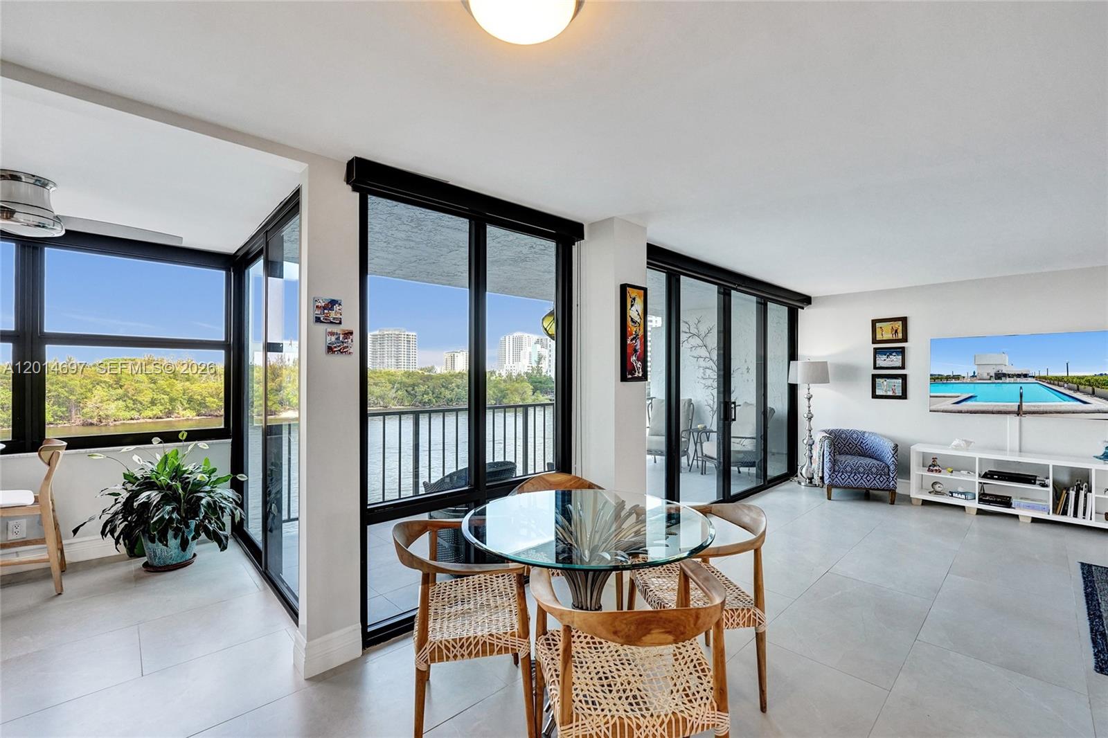 CORINTHIAN ON THE INTRACO - Residential