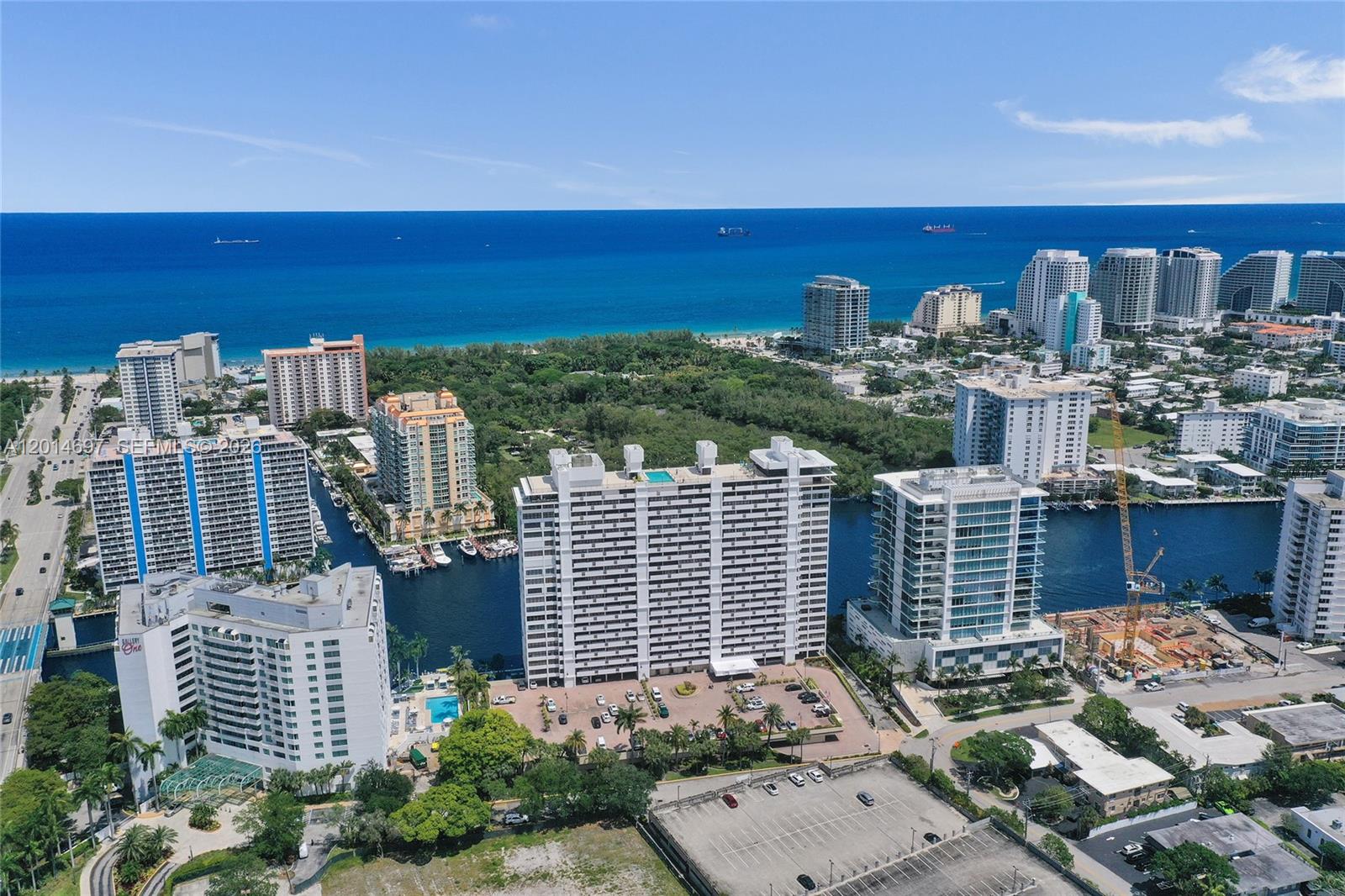 CORINTHIAN ON THE INTRACO - Residential