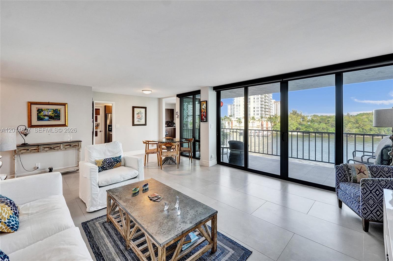 CORINTHIAN ON THE INTRACO - Residential