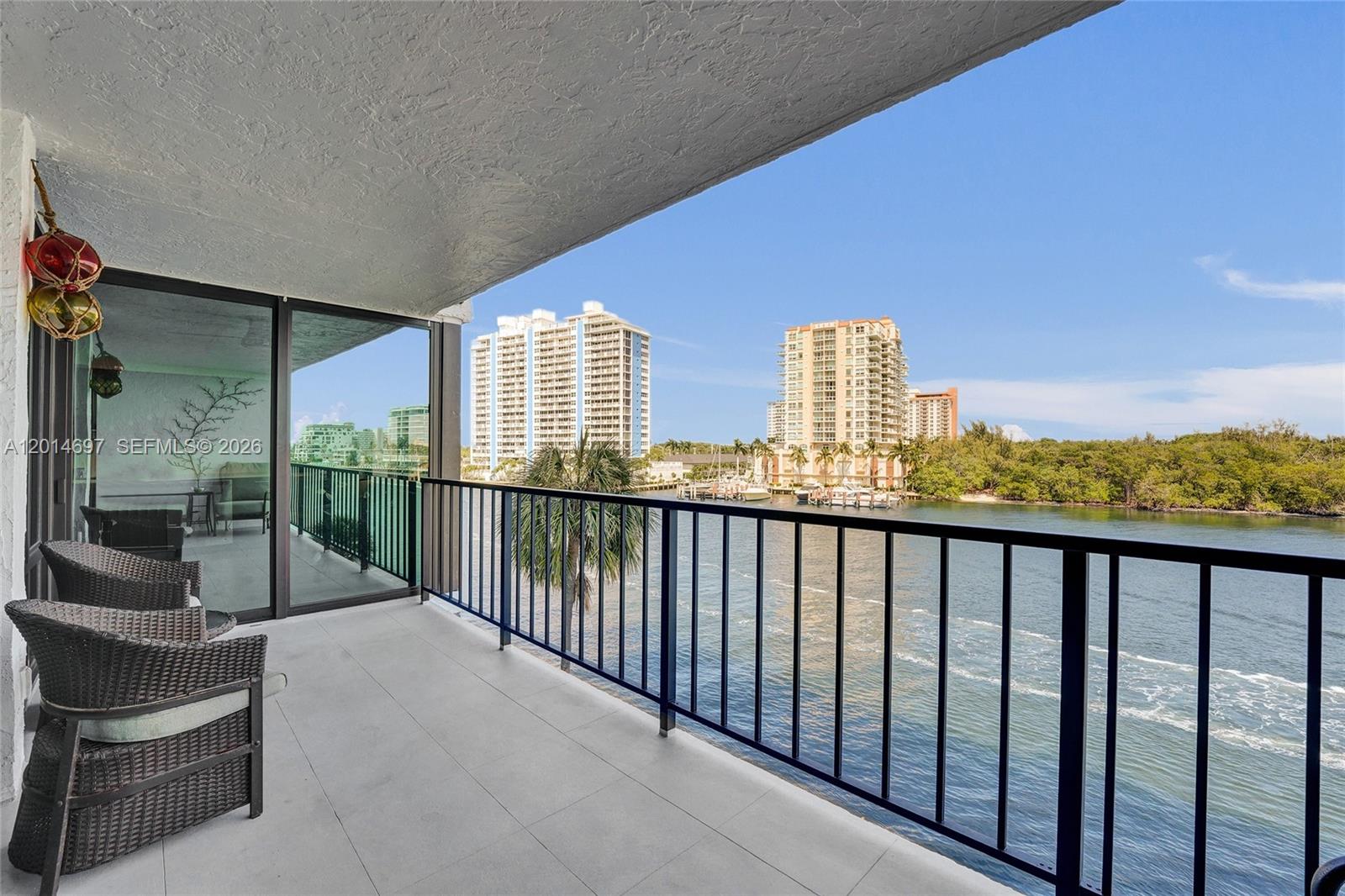 CORINTHIAN ON THE INTRACO - Residential