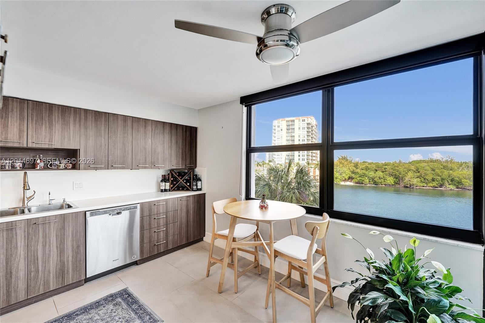 CORINTHIAN ON THE INTRACO - Residential