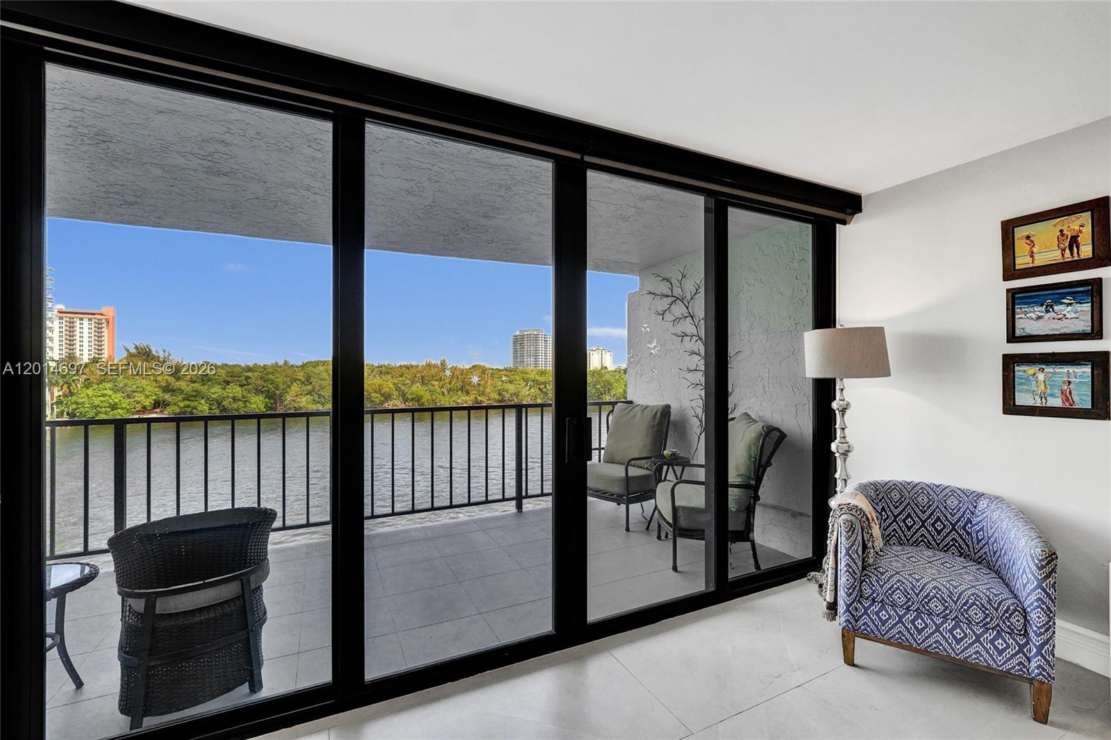 CORINTHIAN ON THE INTRACO - Residential
