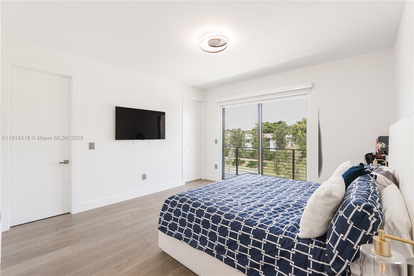 WESTON ESTATES - Residential