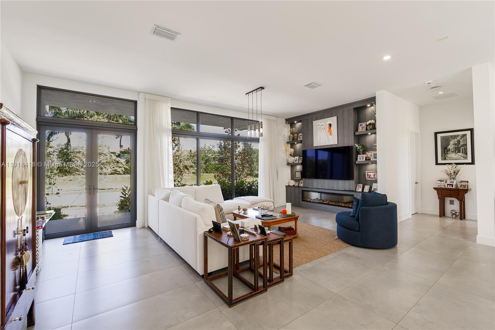 WESTON ESTATES - Residential