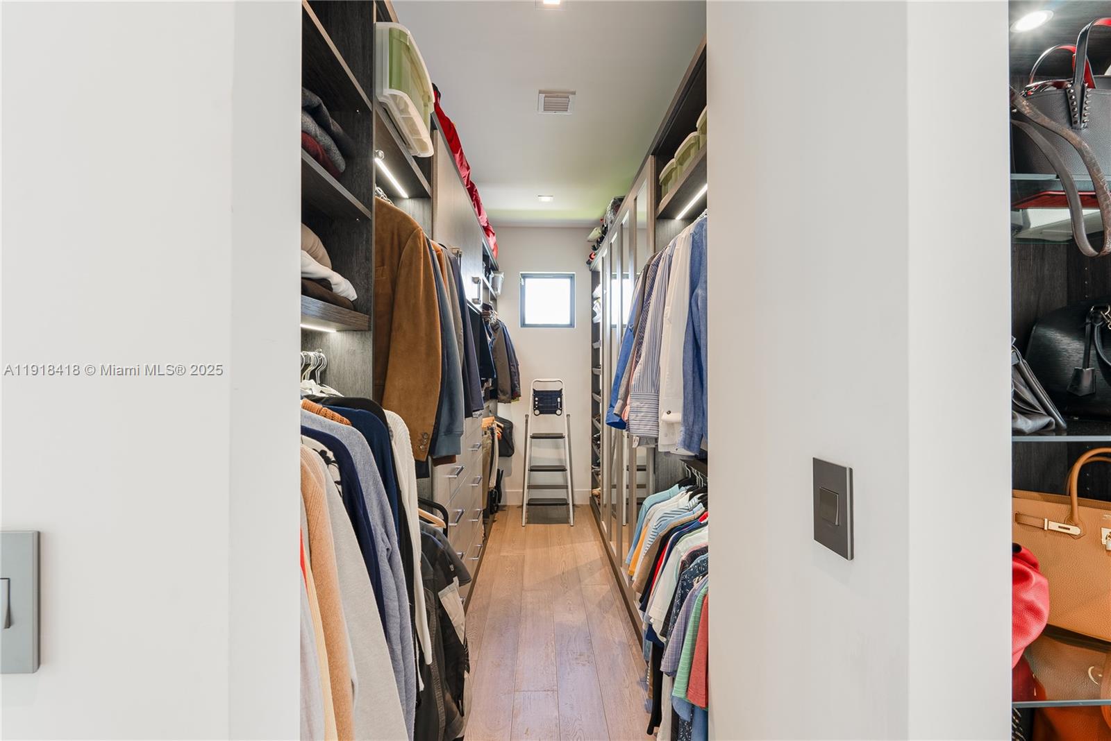 WESTON ESTATES - Residential