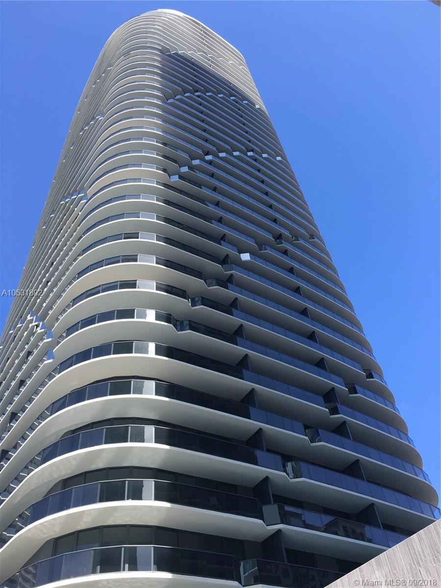 Contemporary, high level unit with city and partial bay views. Floor plan with Den and 2 full bathrooms. Ceramic floors throughout. State of the art amenities to die for. Steps away from Brickell City Centre and the exclusive destinations like Saks Fifth Avenue, Apple Store, CMX movie theater, Equinox and high end restaurants. Show request via Show Assist only.
