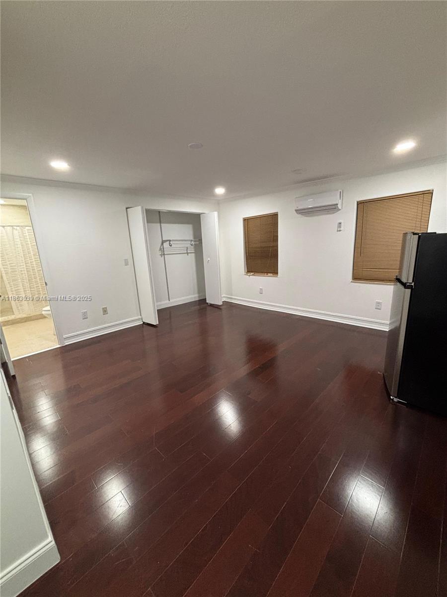 Spacious studio new/remodeled. Located close to Publix and Presidents Super Market, Walmart supercenter, Baptist Homestead Hospital Homestead & Miami Dade college. Convenience location near Turnpike. Utilities Included: Electricity, water & sewer. First month + Security deposit. Pets are welcome. Call me for details. We present all offers.